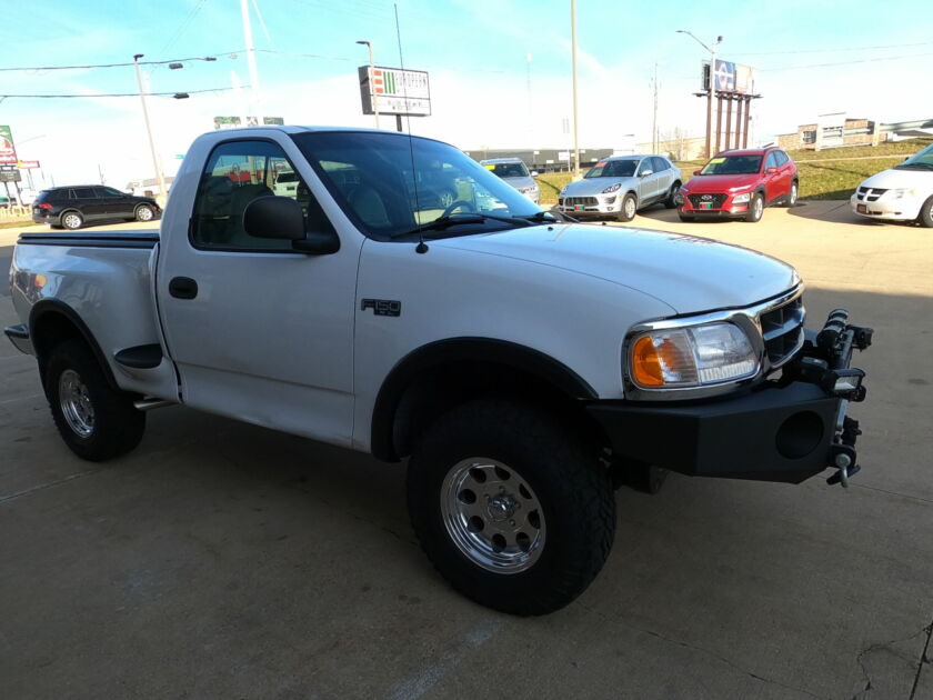 Ford F150 4x4 1997 5-Speed XL - European Motors LTD